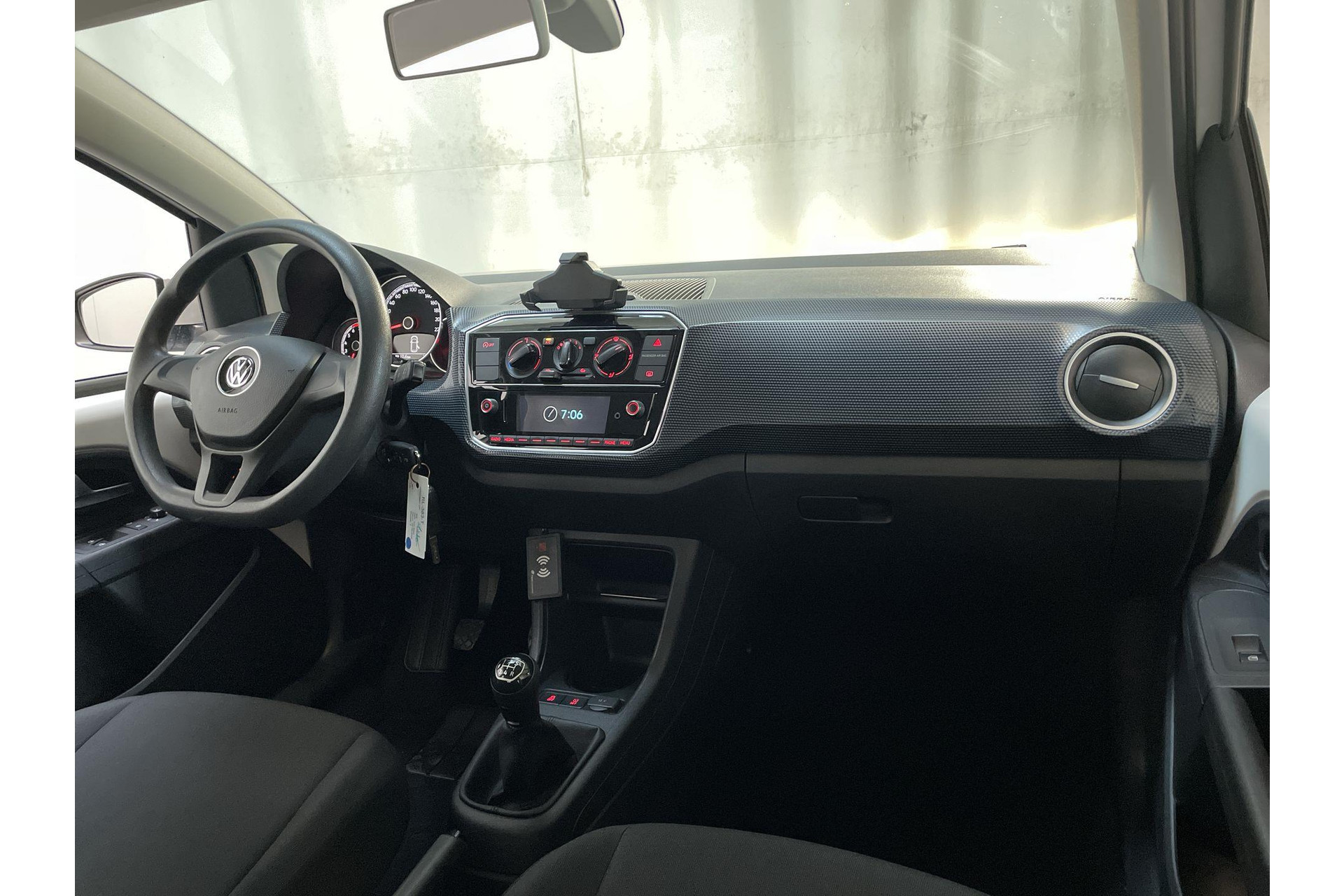 47083924-1.jpg