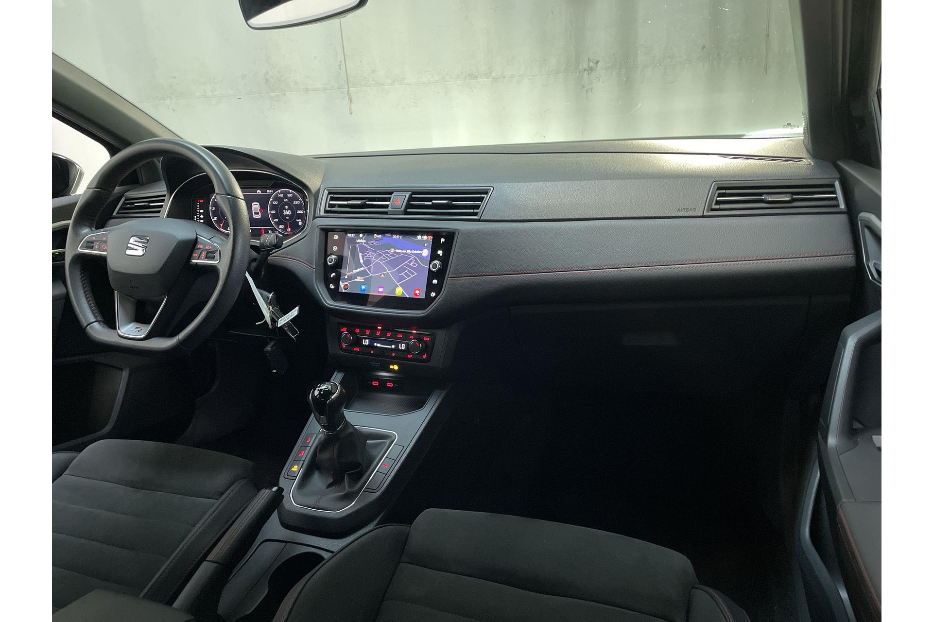 47182181-1.jpg