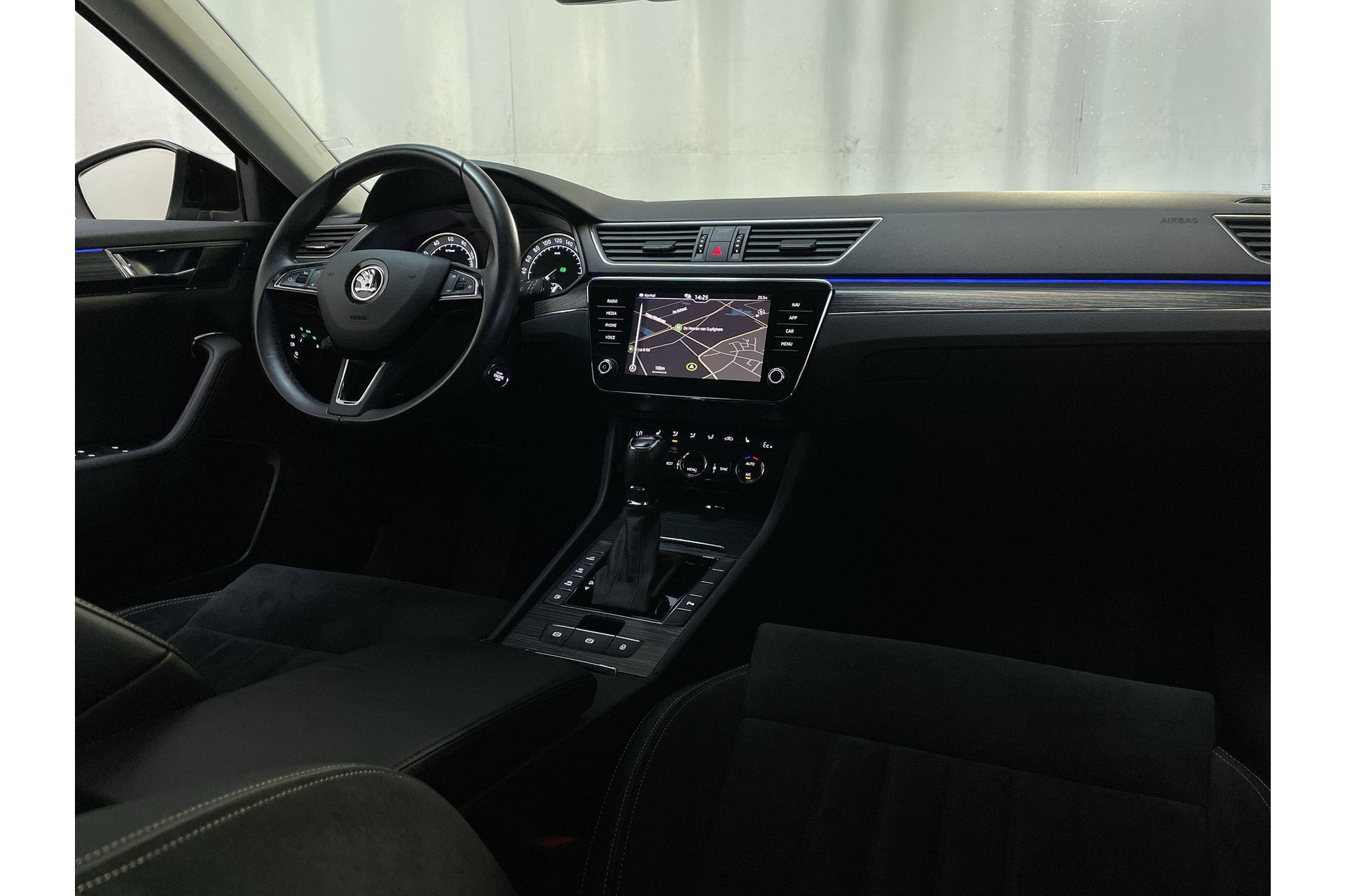 47347179-1.jpg