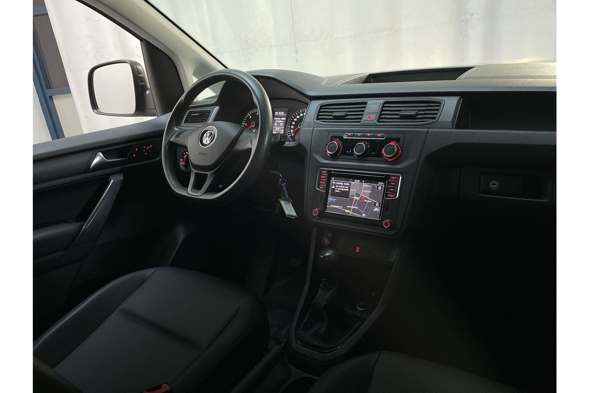 47348215-1.jpg