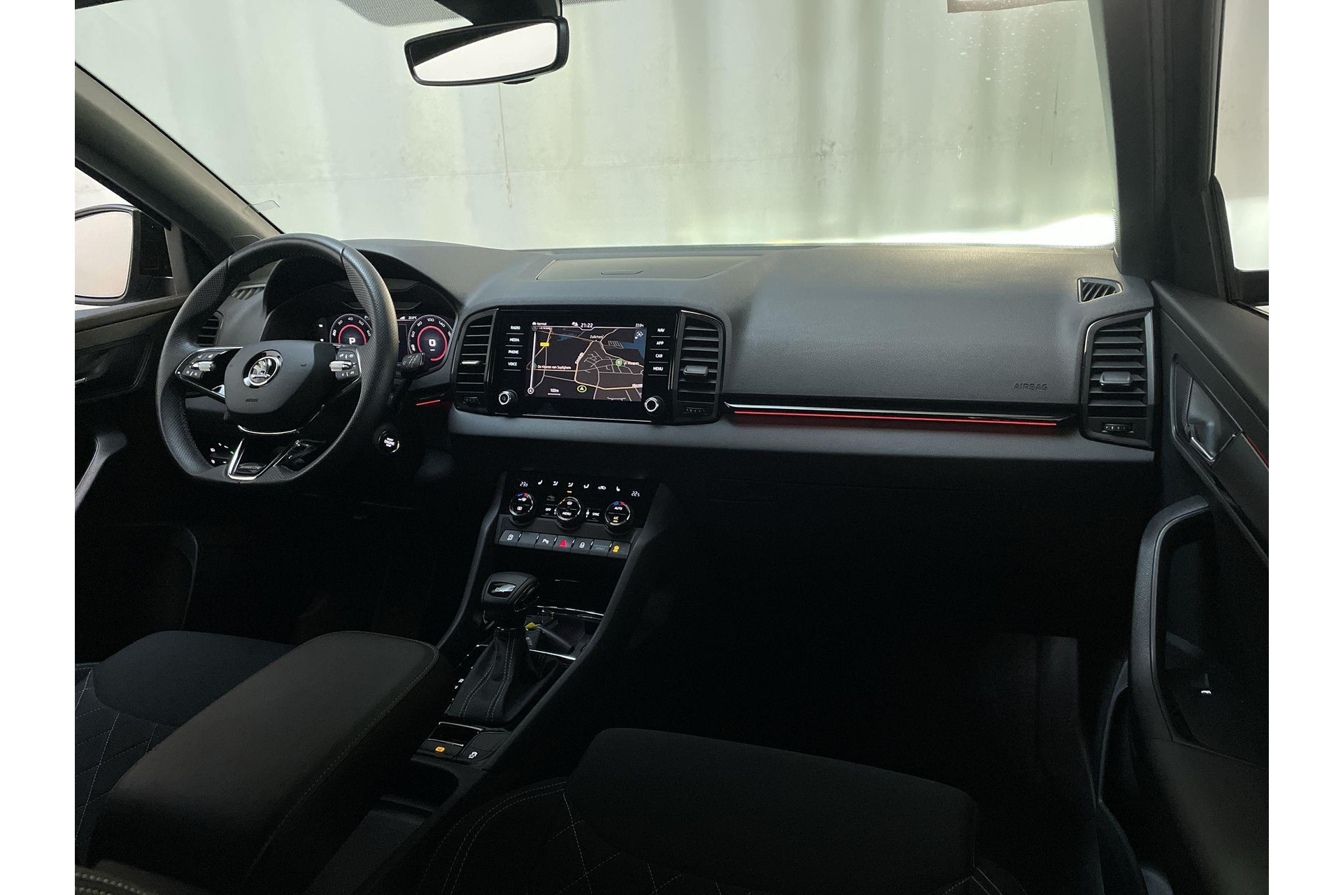 47808003-1.jpg