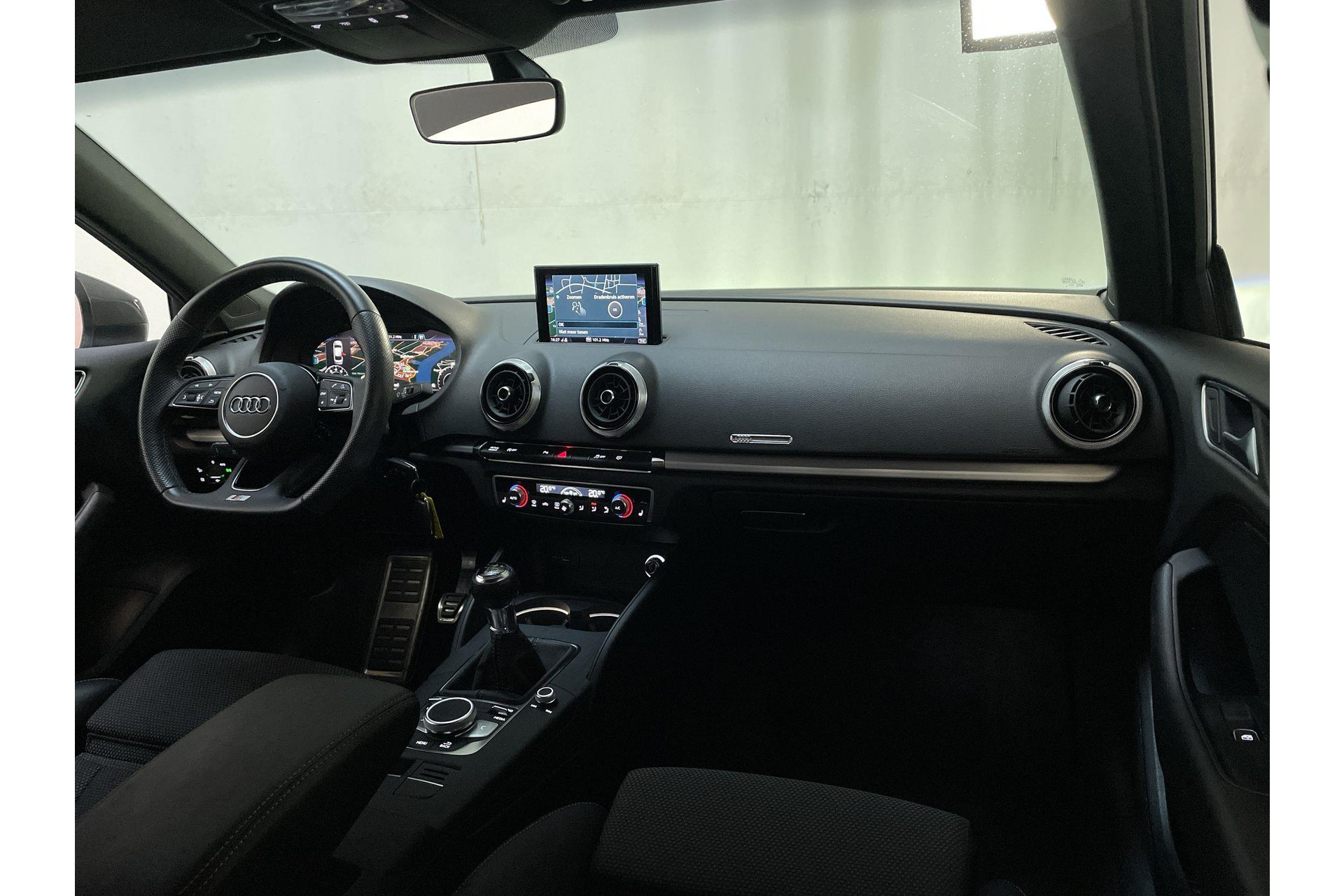 48090561-1.jpg
