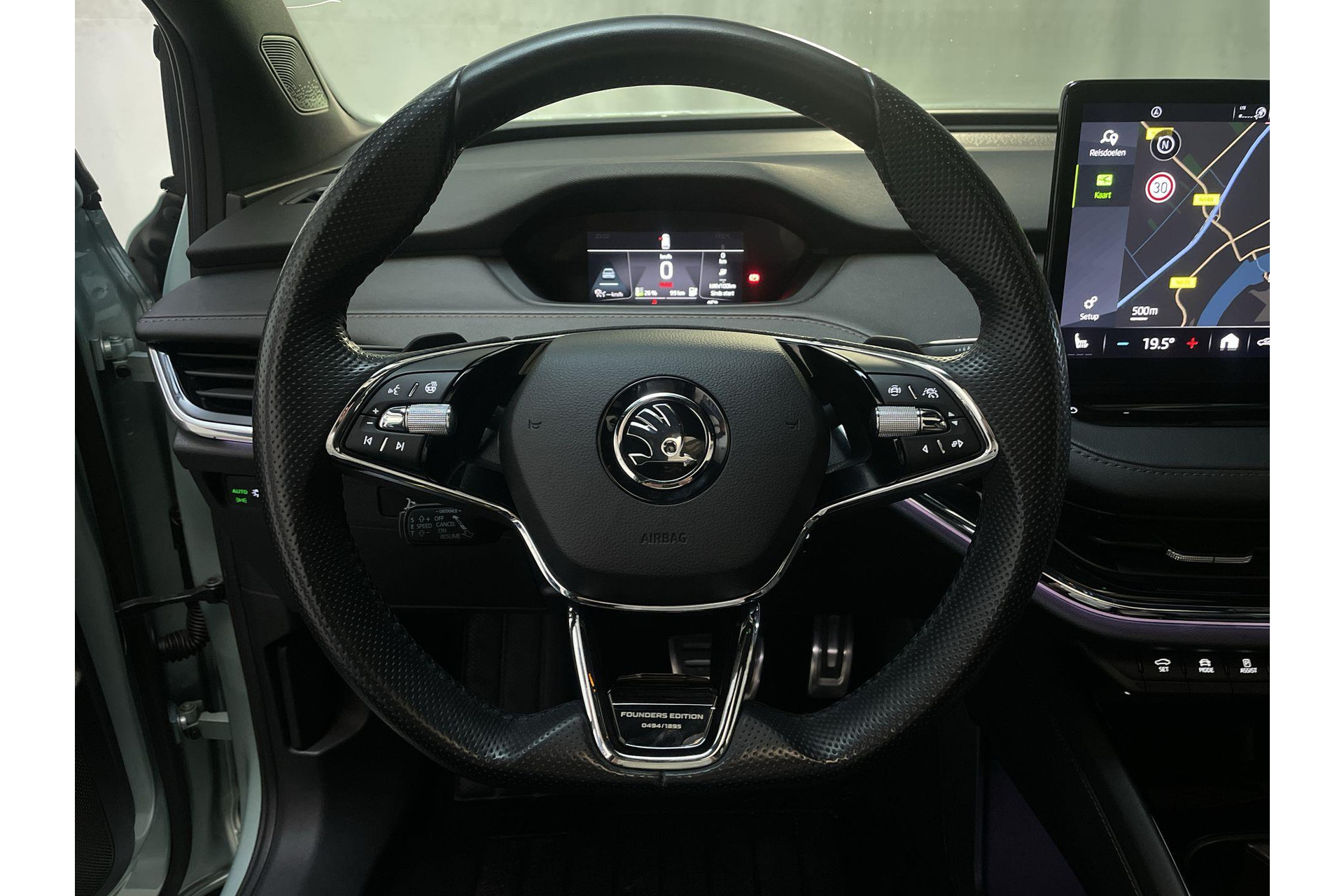 48205287-1.jpg