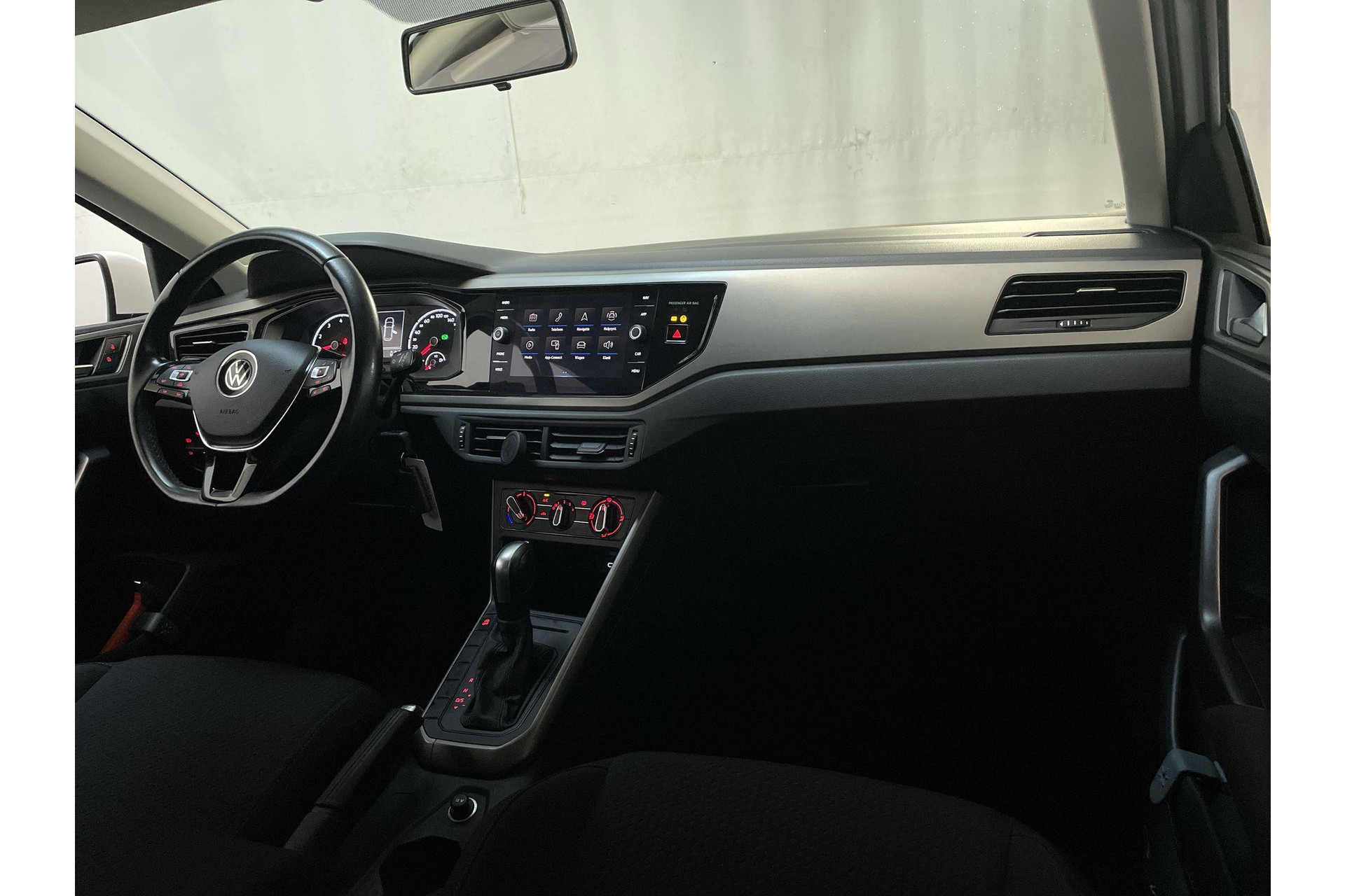 48302261-1.jpg