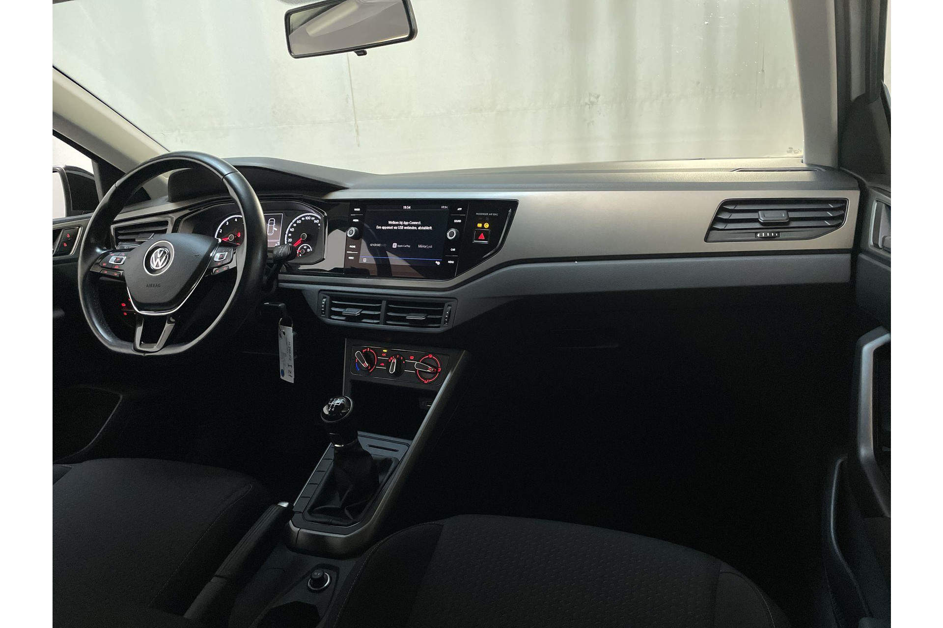 48355530-1.jpg