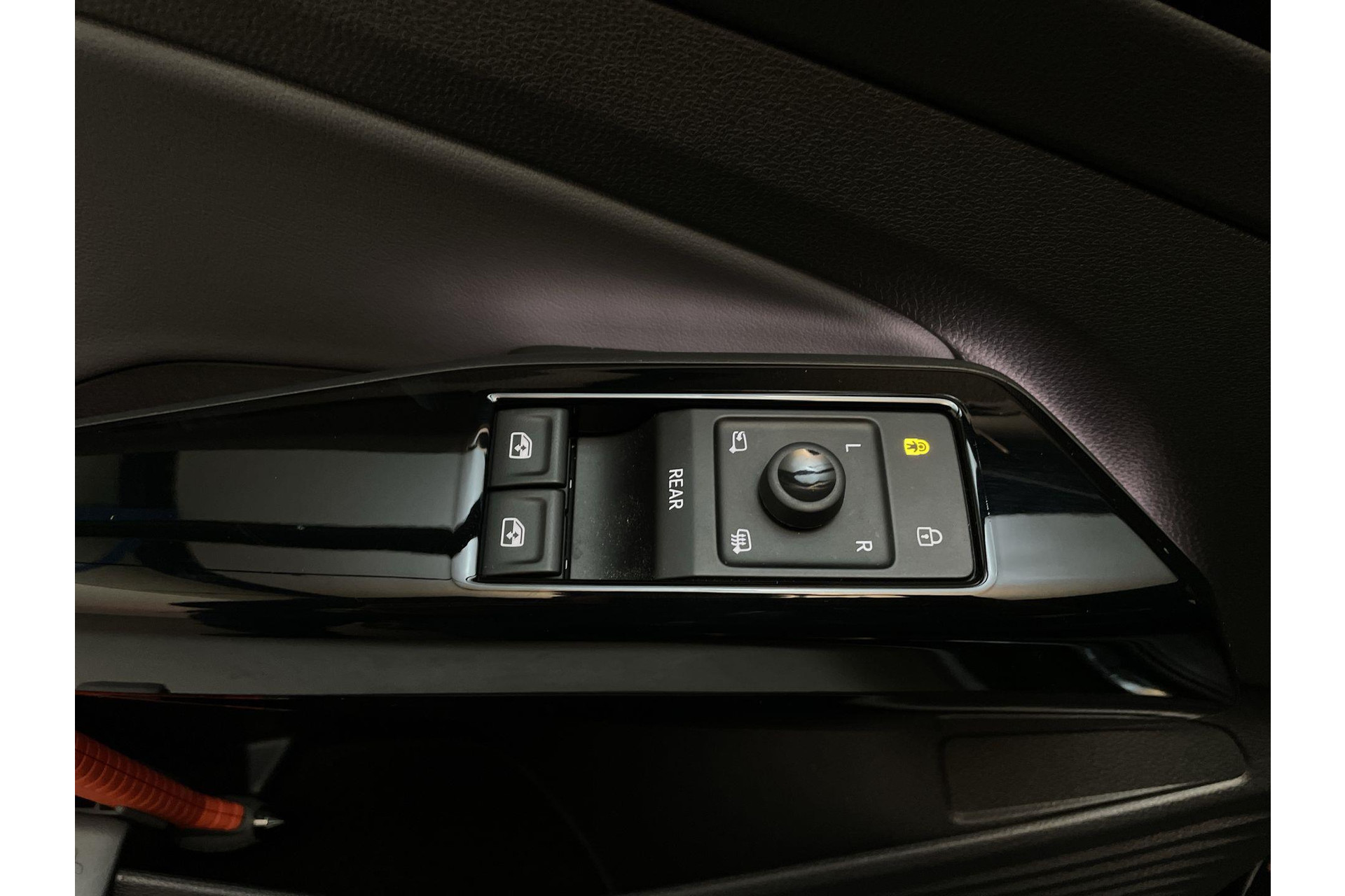 48590808-18.jpg