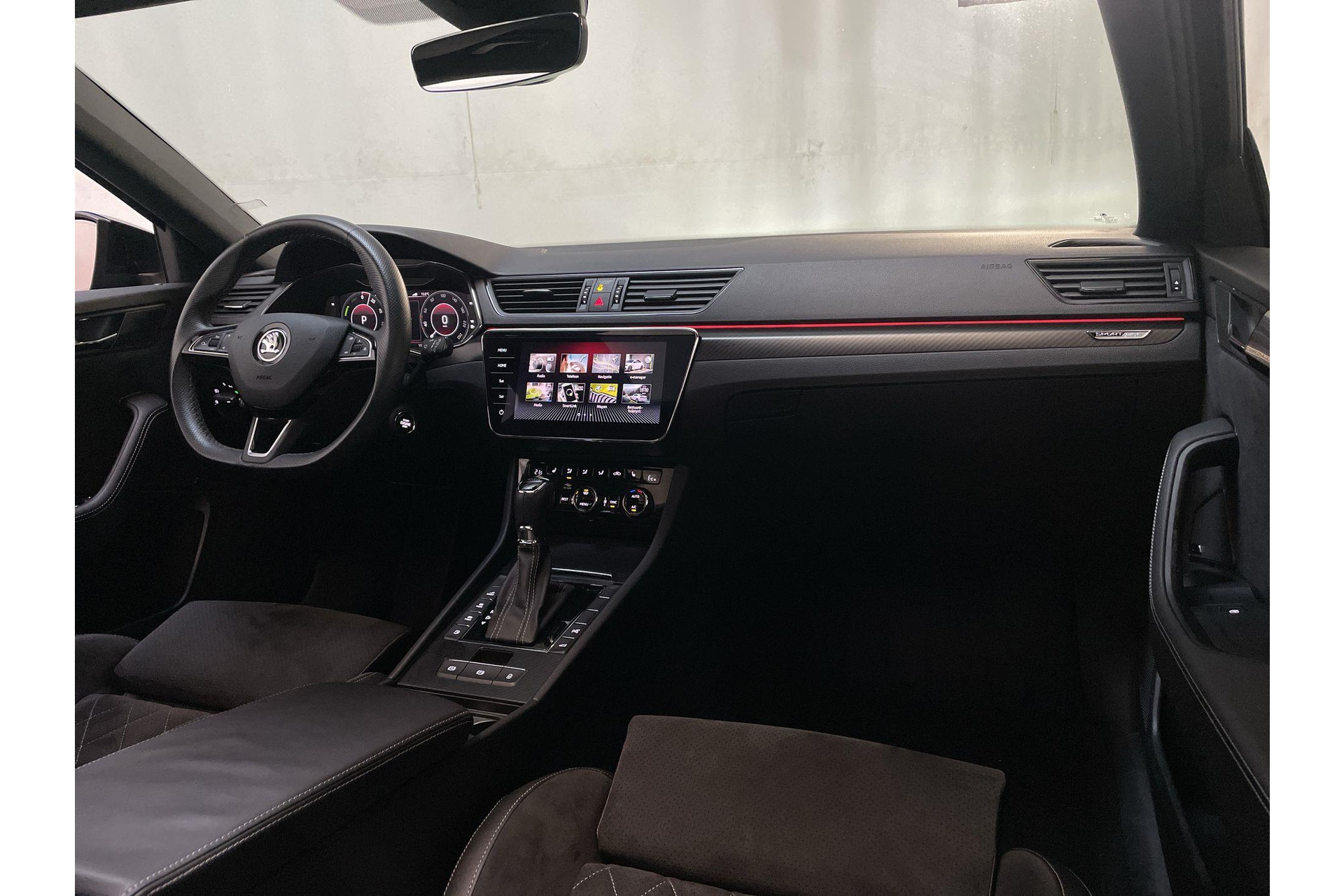48617090-1.jpg