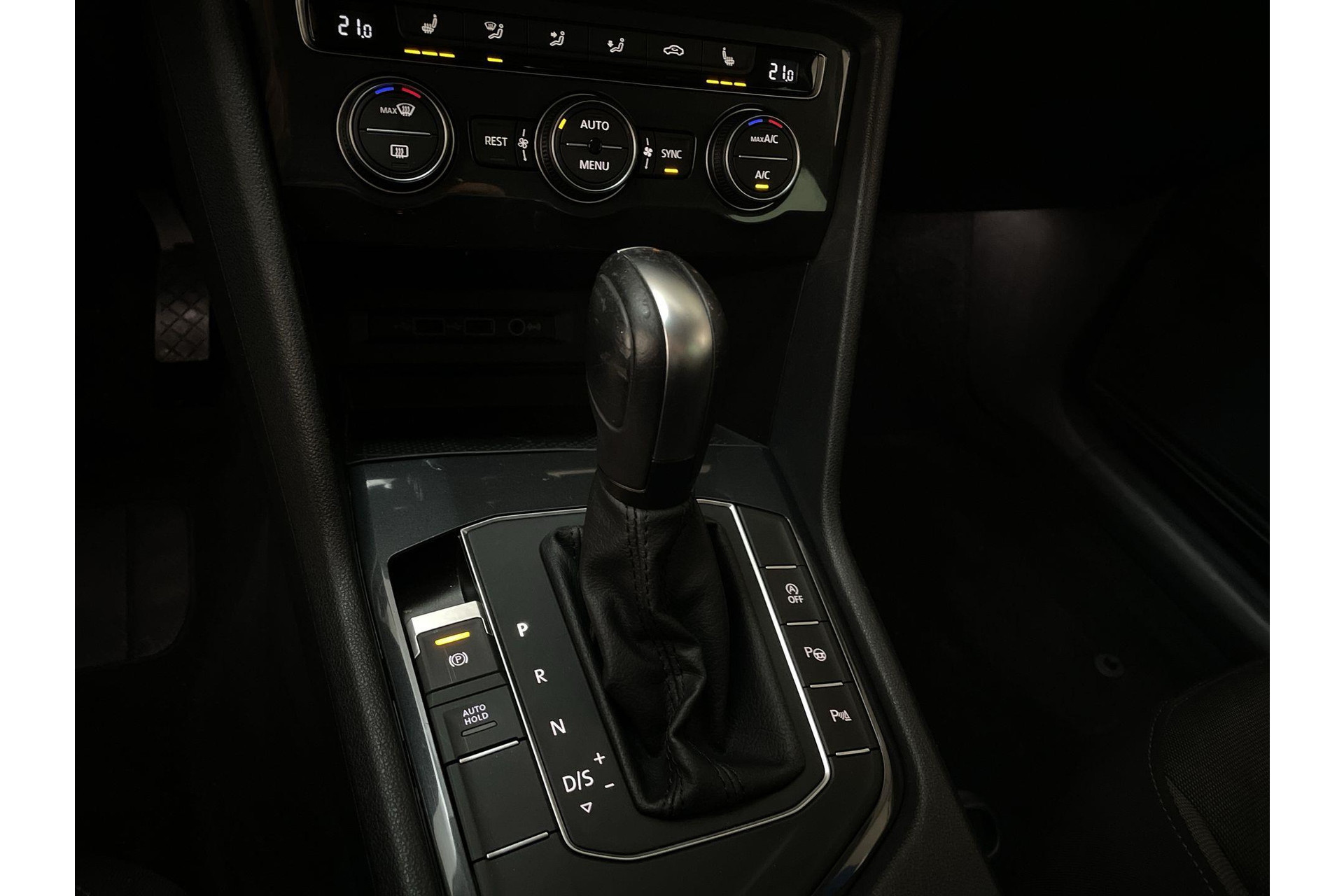 48687909-18.jpg