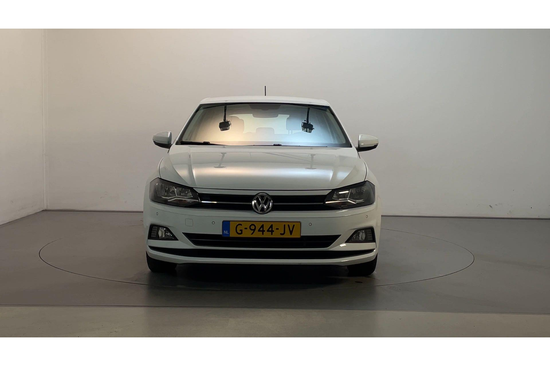 48699906-15.jpg