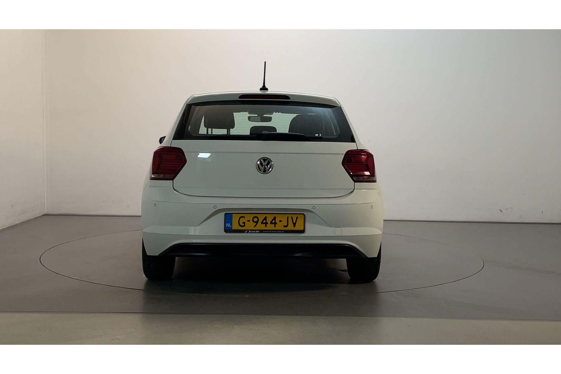 48699906-9.jpg