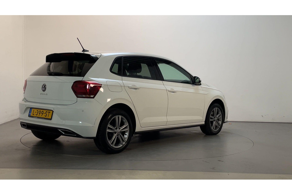 49260104-2.jpg