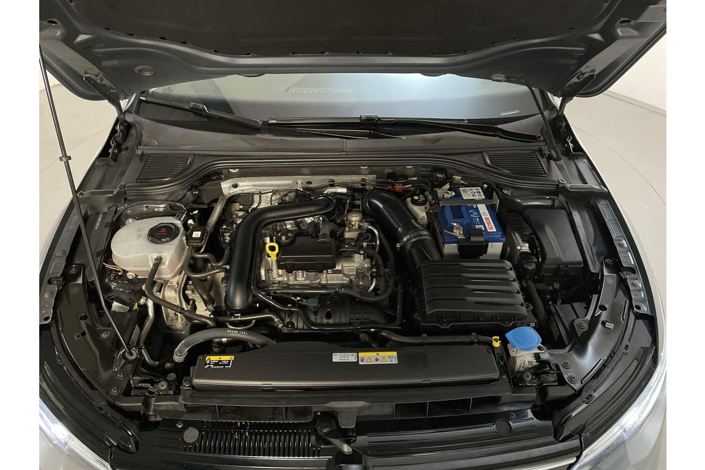 49738076-16.jpg