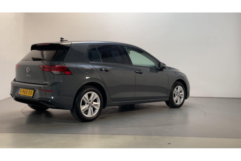 50262261-2.jpg
