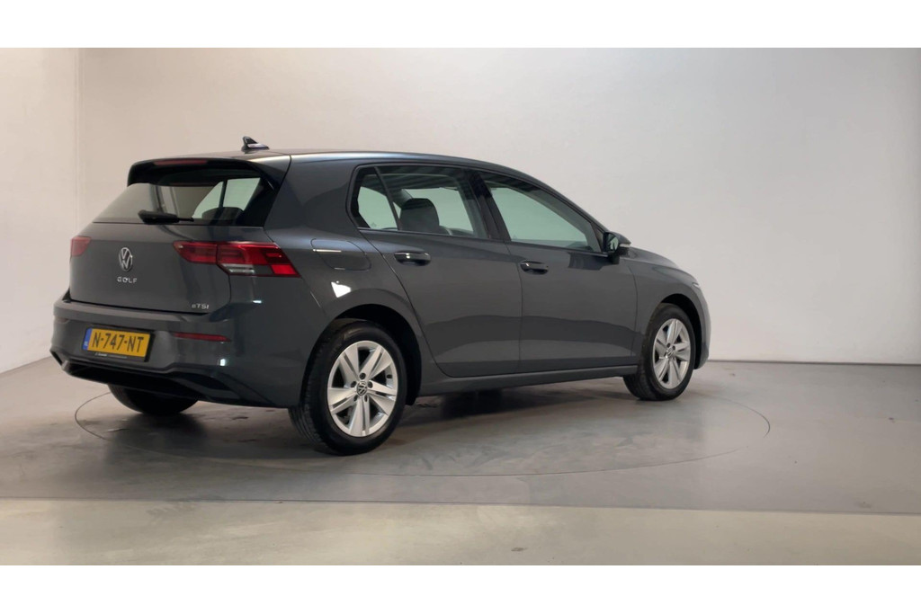 50766349-2.jpg
