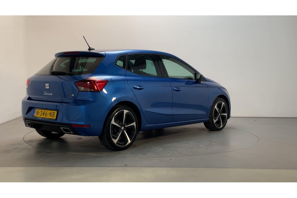 50958873-2.jpg