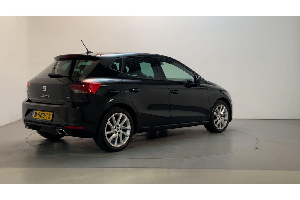 51067012-2.jpg