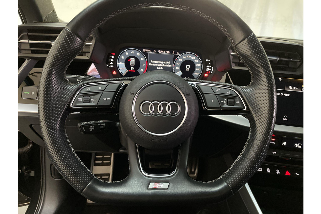 51098847-6.jpg