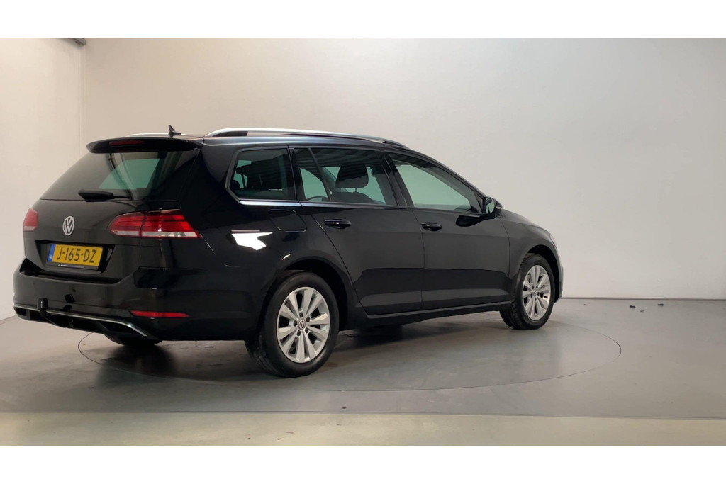 51221301-2.jpg