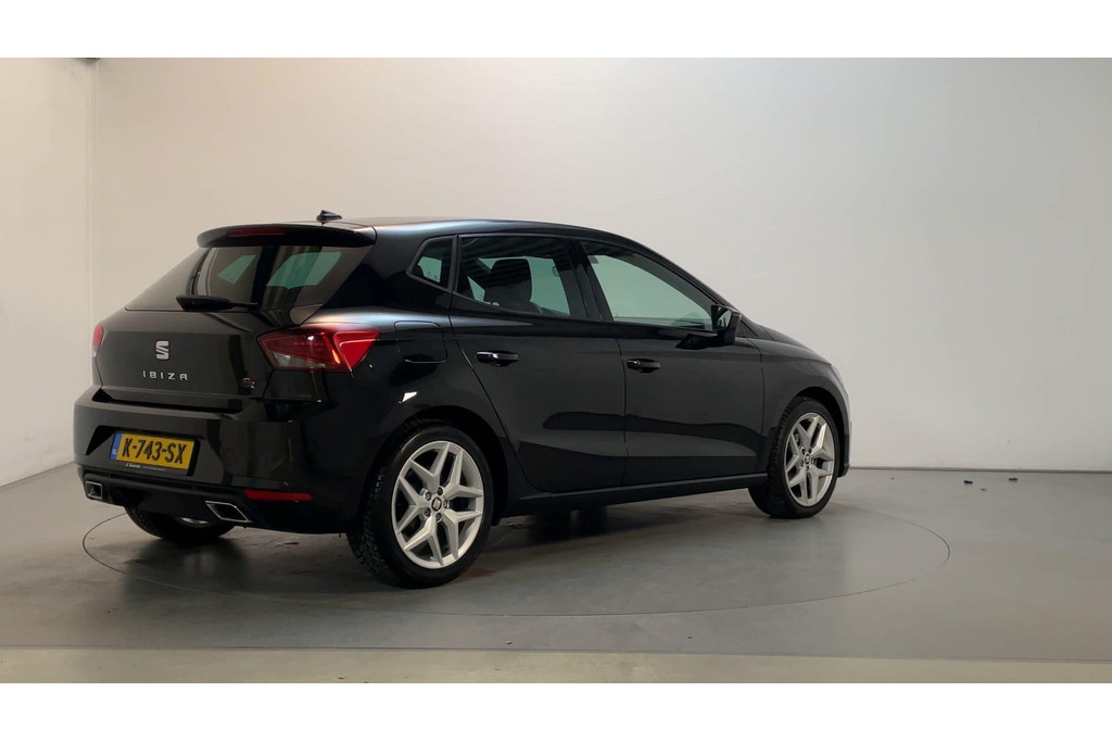 51229061-2.jpg