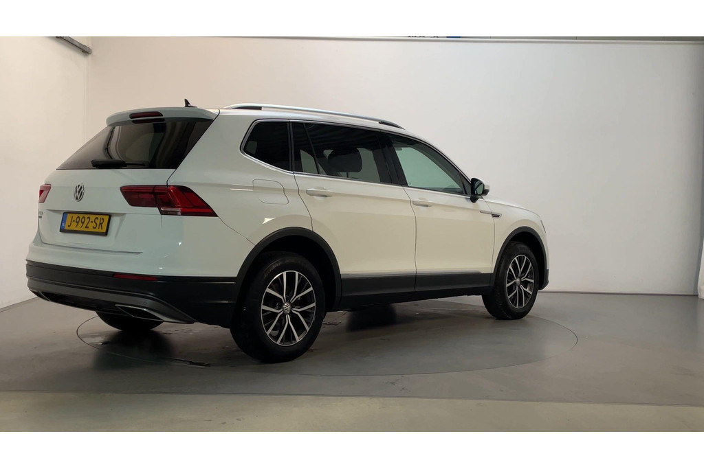 51417153-2.jpg