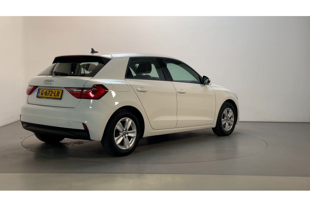 51785781-2.jpg