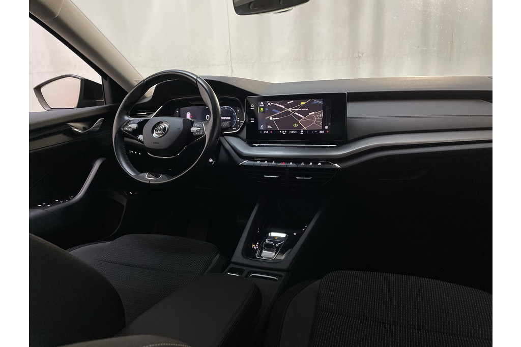 52083286-1.jpg