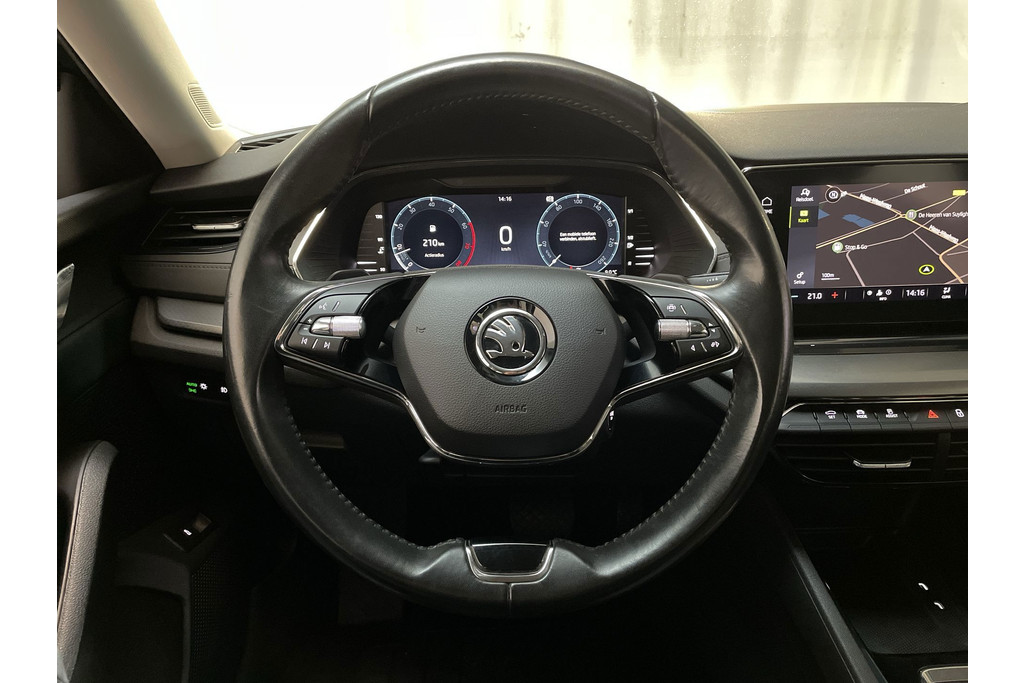 52083286-4.jpg