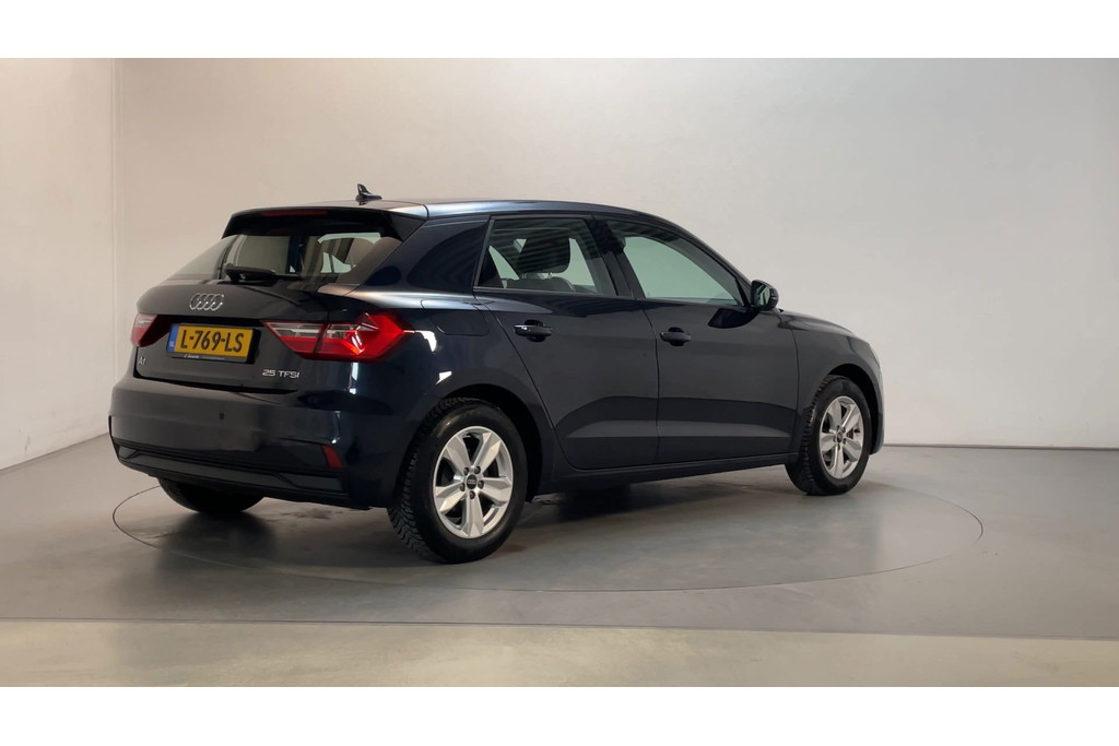 52097395-2.jpg