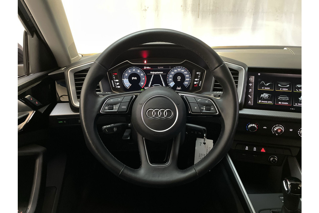 52097395-6.jpg