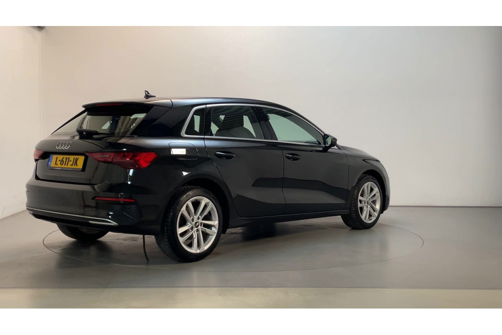 52287053-2.jpg