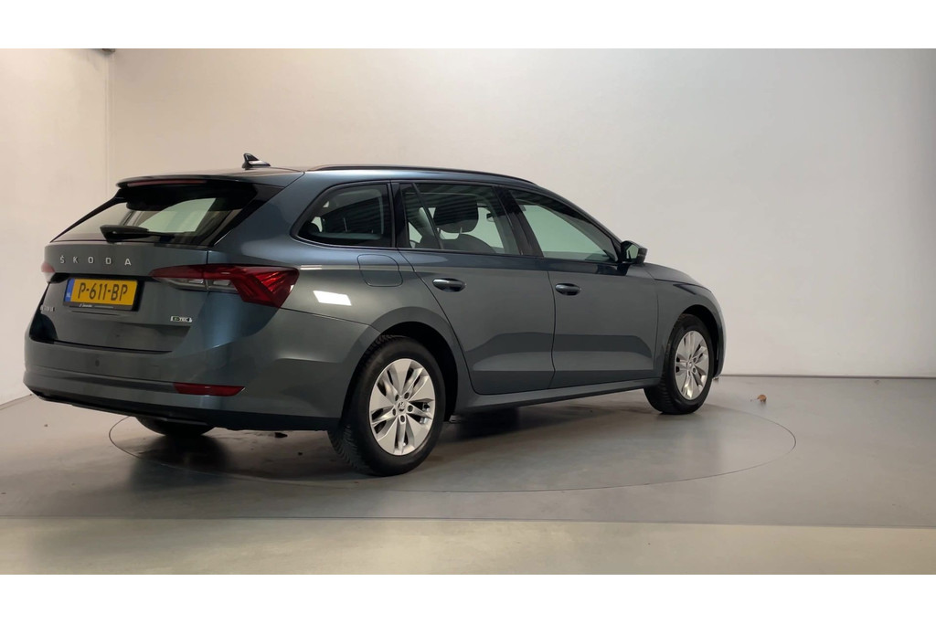 52364468-2.jpg