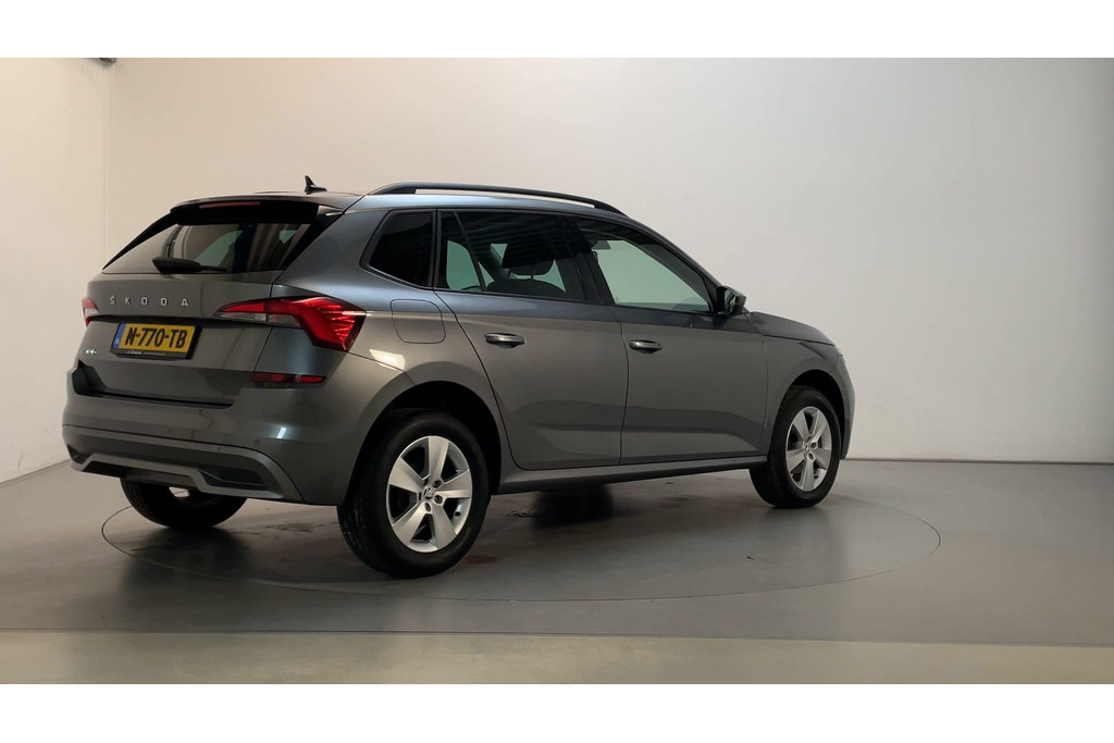 52495619-2.jpg