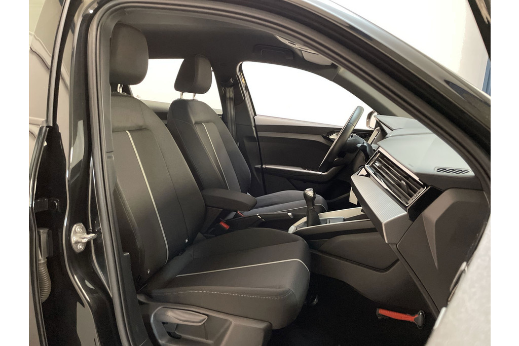 52530170-4.jpg