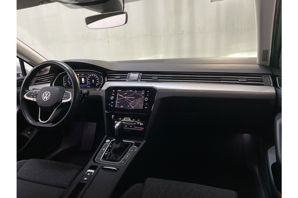 52563111-1.jpg