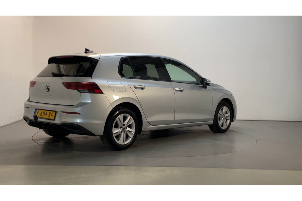 52656582-2.jpg
