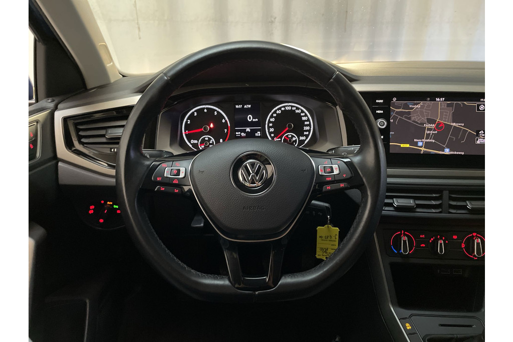 52656947-4.jpg