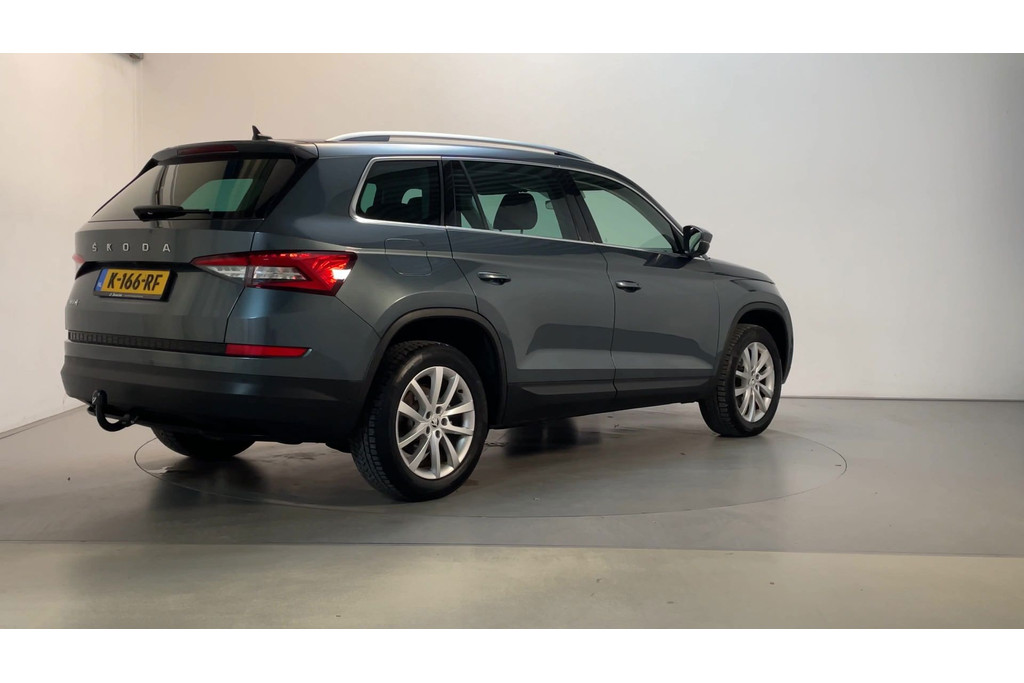 52657965-2.jpg