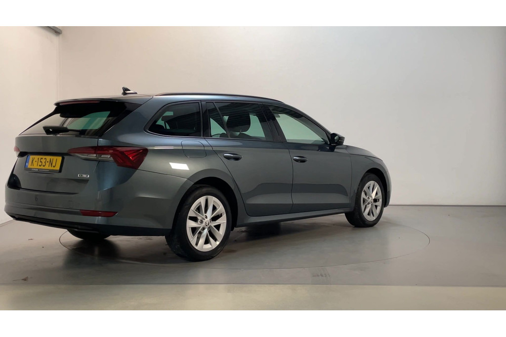 52792176-2.jpg