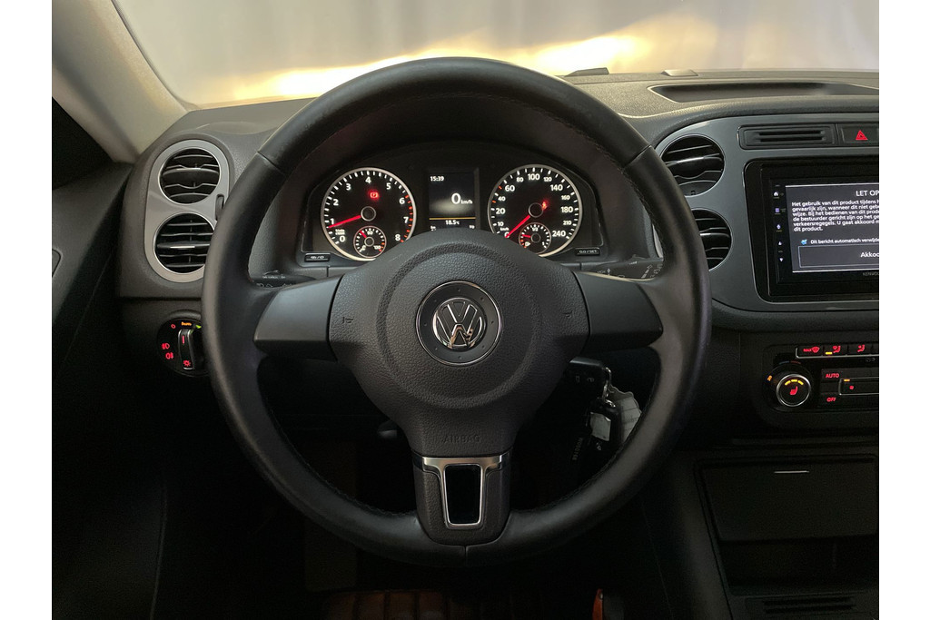 52828210-21.jpg