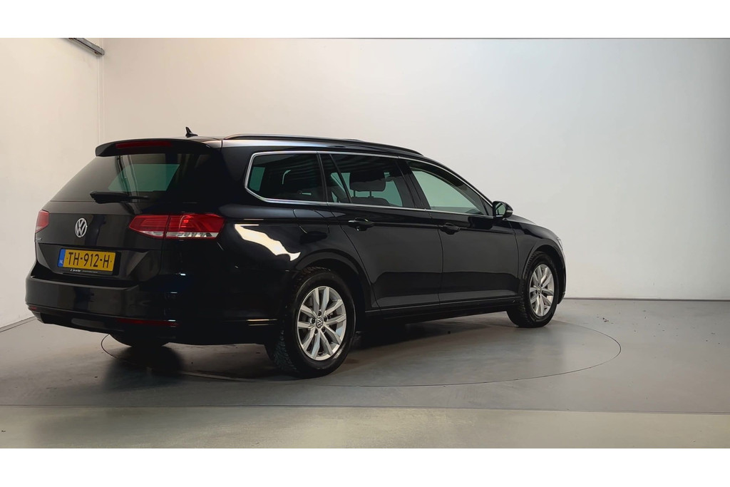53023642-2.jpg