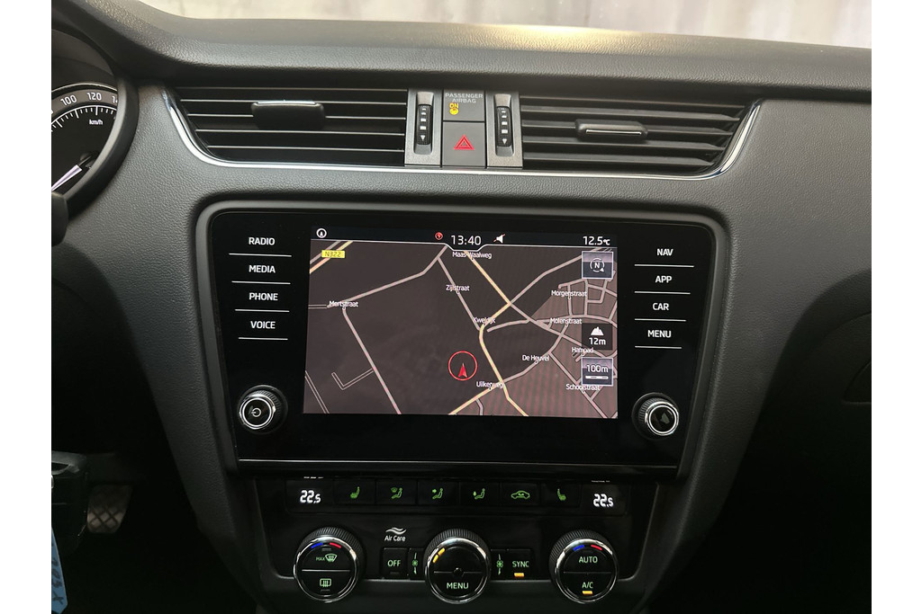 53044412-10.jpg