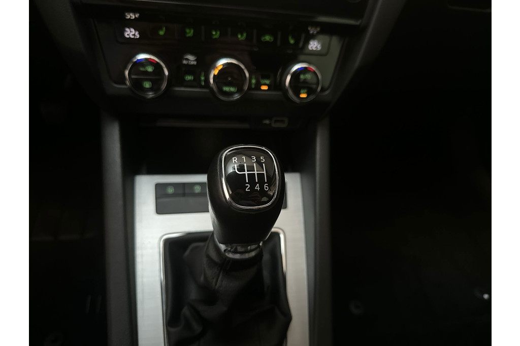 53044412-20.jpg