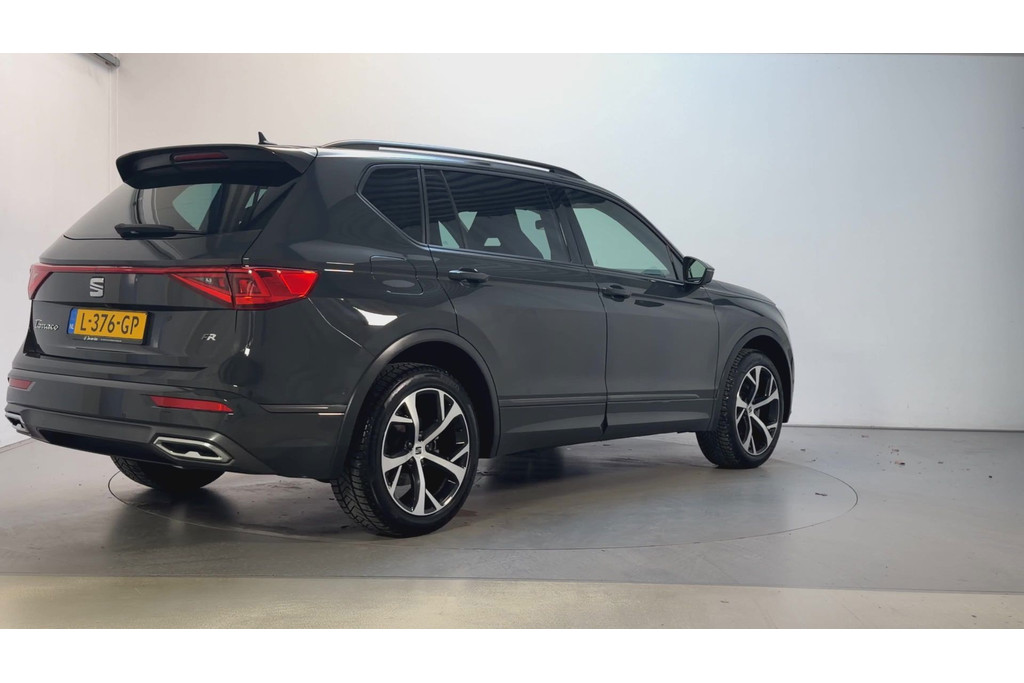 53094276-2.jpg