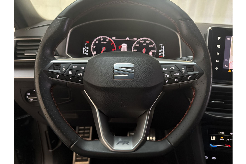 53094276-6.jpg