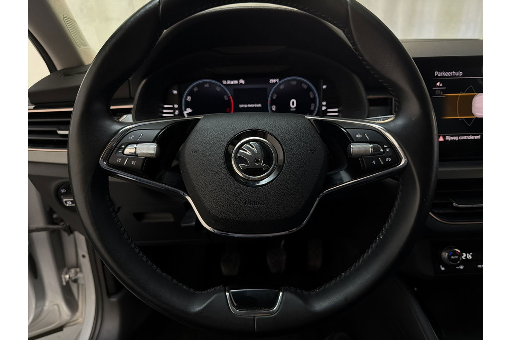 53160372-4.jpg