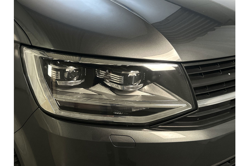 53184780-2.jpg