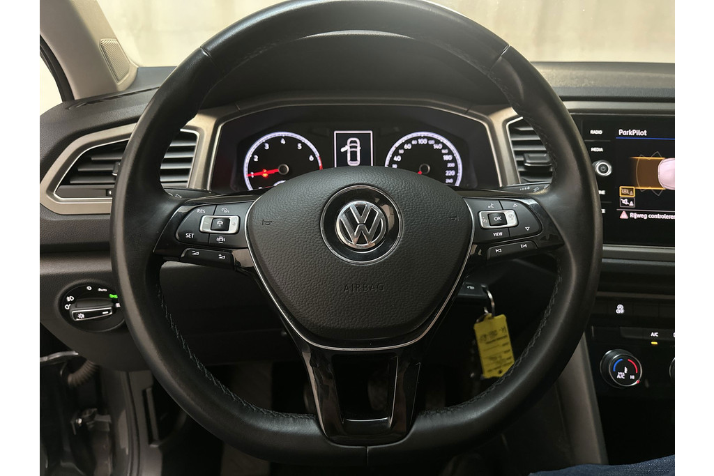 53187351-8.jpg
