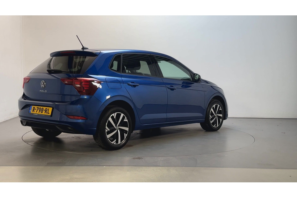 53205683-2.jpg