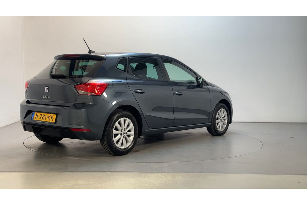 53206307-2.jpg