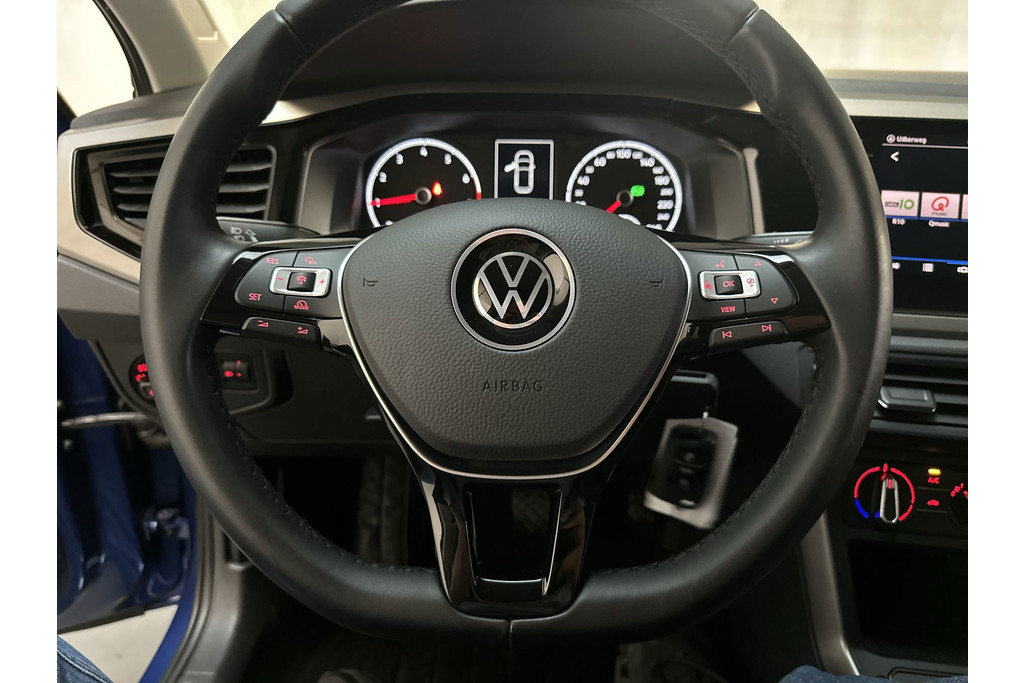 53218192-6.jpg